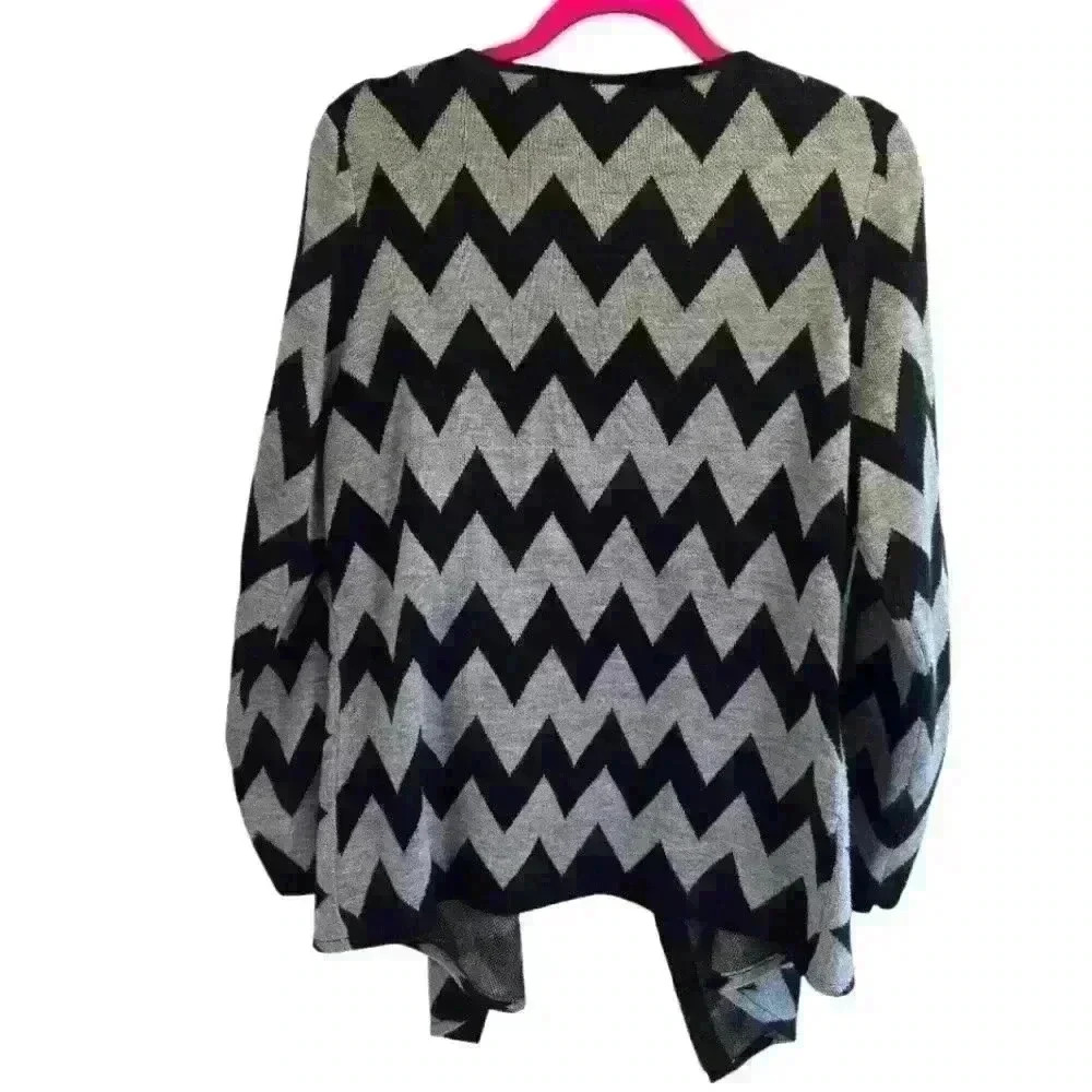 Faded Glory Cardigan Zigzag print,Size L - Picture 2 of 3
